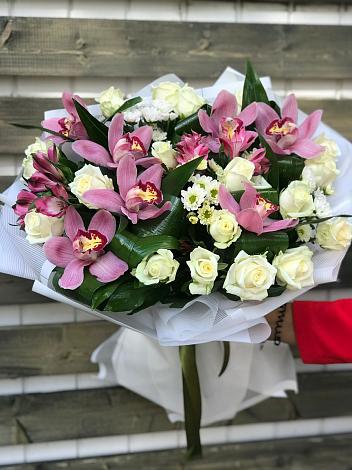 Букет цветов из: Розы и Хризантемы в Отрадном Воронежской области