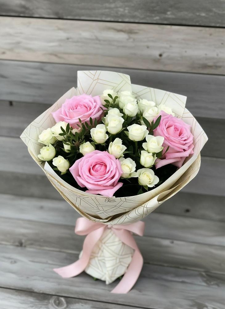 Букет цветов из: Розы в Отрадном Воронежской области