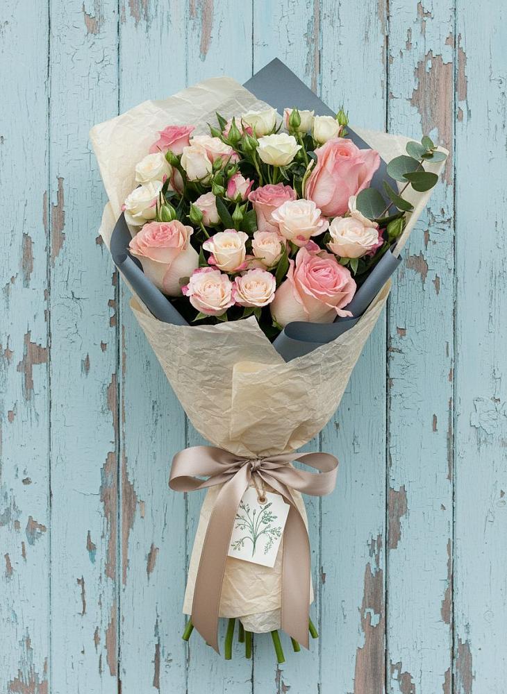 Букет цветов из: Розы в Отрадном Воронежской области