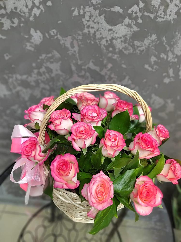 Цветочная композиция из Розы в корзине в Отрадном Воронежской области