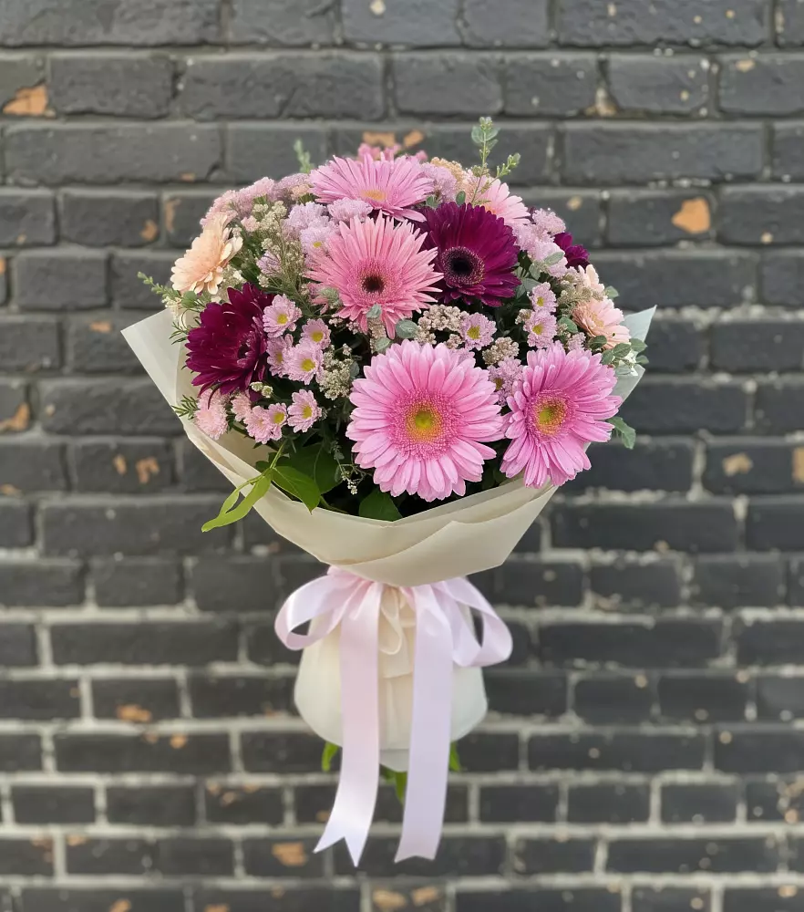 Букет цветов из: Герберы и Хризантемы в Отрадном Воронежской области