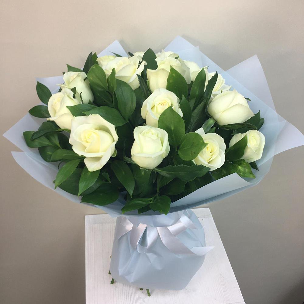 Букет 15 Белых роз Проуд в Отрадном Воронежской области