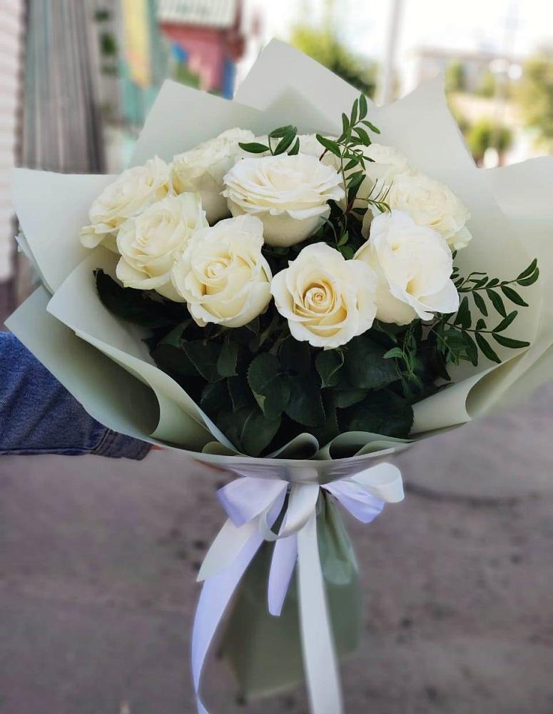 Букет Белые розы Проуд в Отрадном Воронежской области