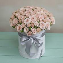 Цветочная композиция из Розы в шляпной коробке в Отрадном Воронежской области