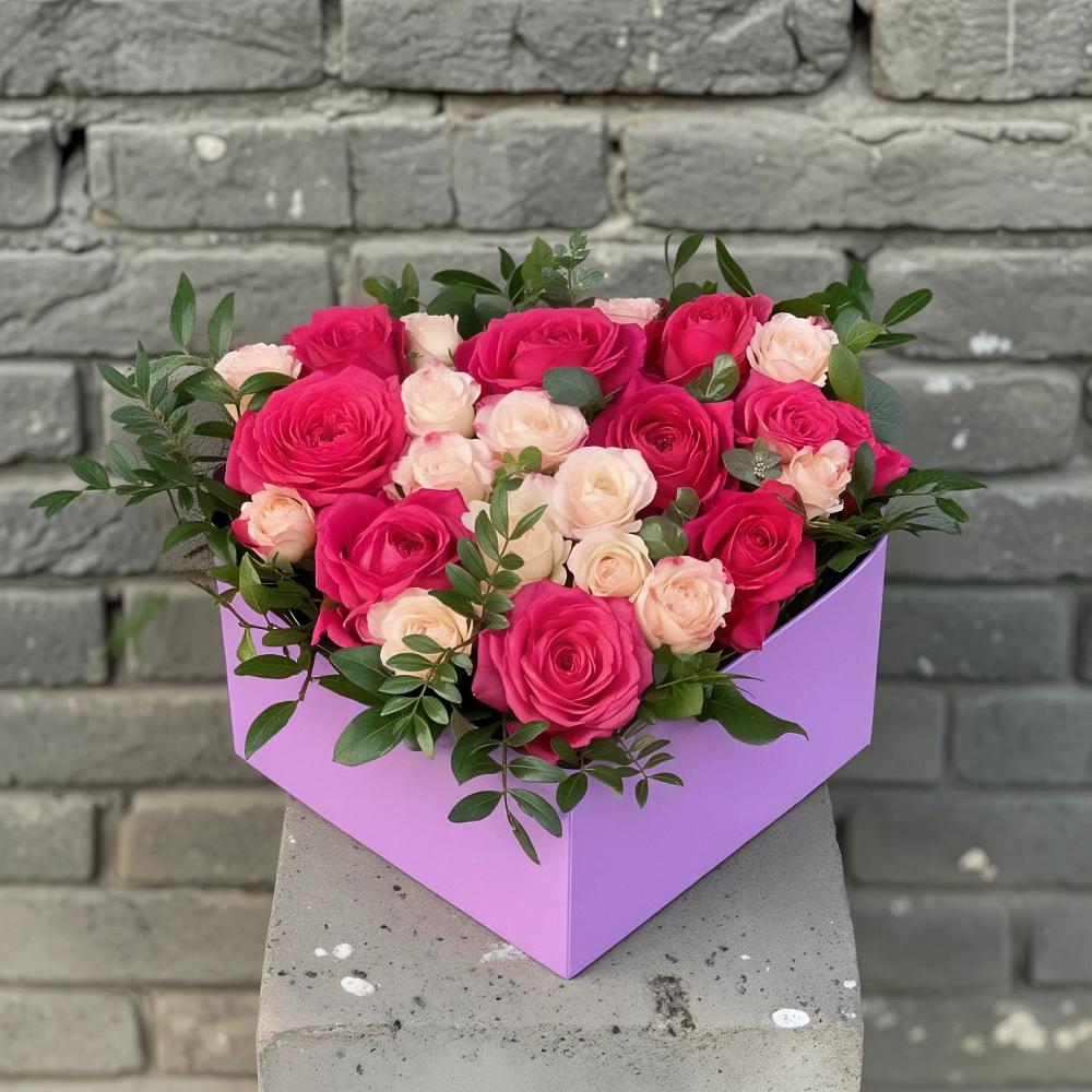 Цветочная композиция из Розы в коробке в Отрадном Воронежской области