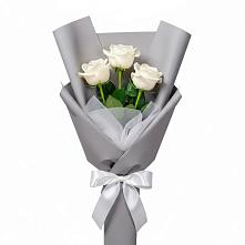 Букет 3 белые розы в Отрадном Воронежской области