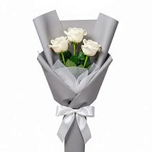 Букет 3 белые розы в Отрадном Воронежской области