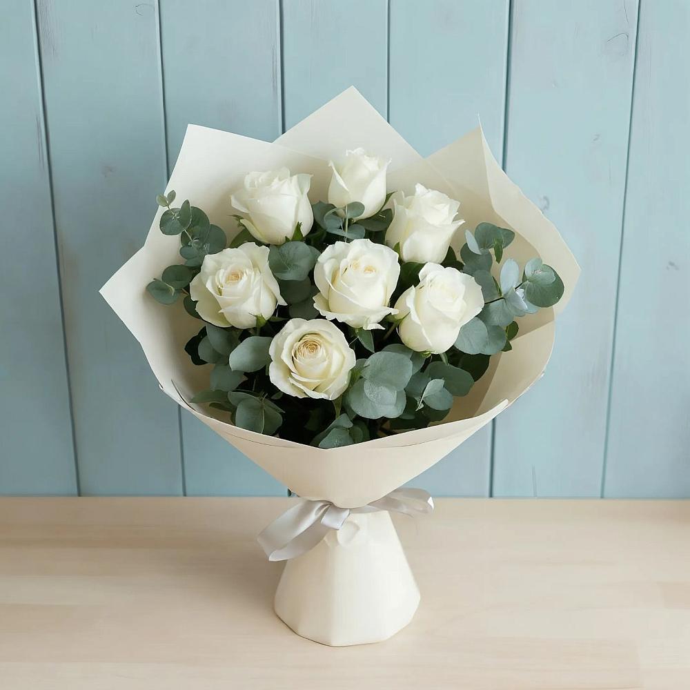 Букет Белые розы в Эвкалипте в Отрадном Воронежской области