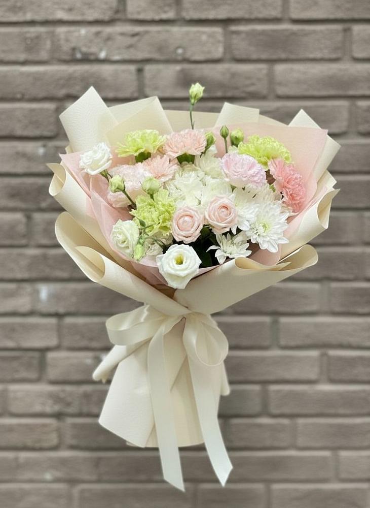 Букет цветов из: Гвоздики, Розы, Лизиантусы и Хризантемы в Отрадном Воронежской области