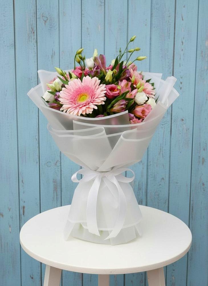 Букет цветов из: Герберы, Альстромерии и Лизиантусы в Отрадном Воронежской области