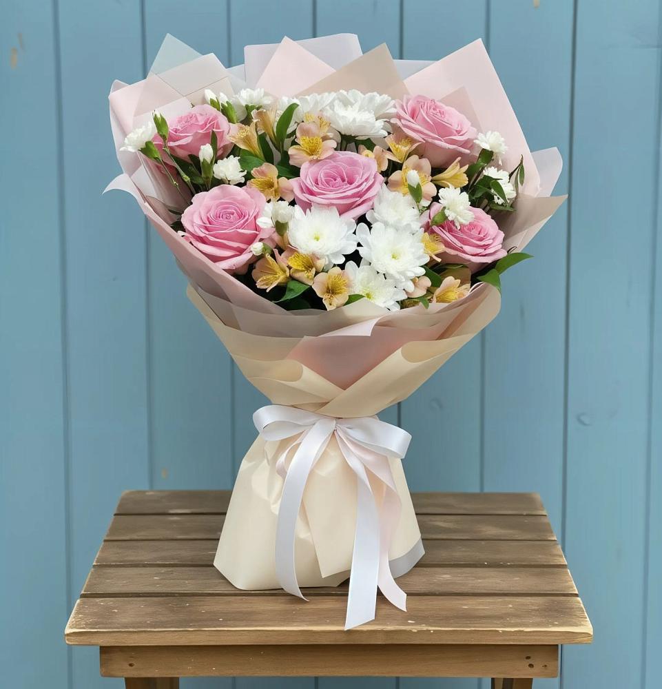 Букет цветов из: Гвоздики, Орхидеи и Розы в Отрадном Воронежской области