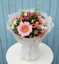 Букет цветов из:  Герберы, Альстромерии и Лизиантусы в Отрадном Воронежской области