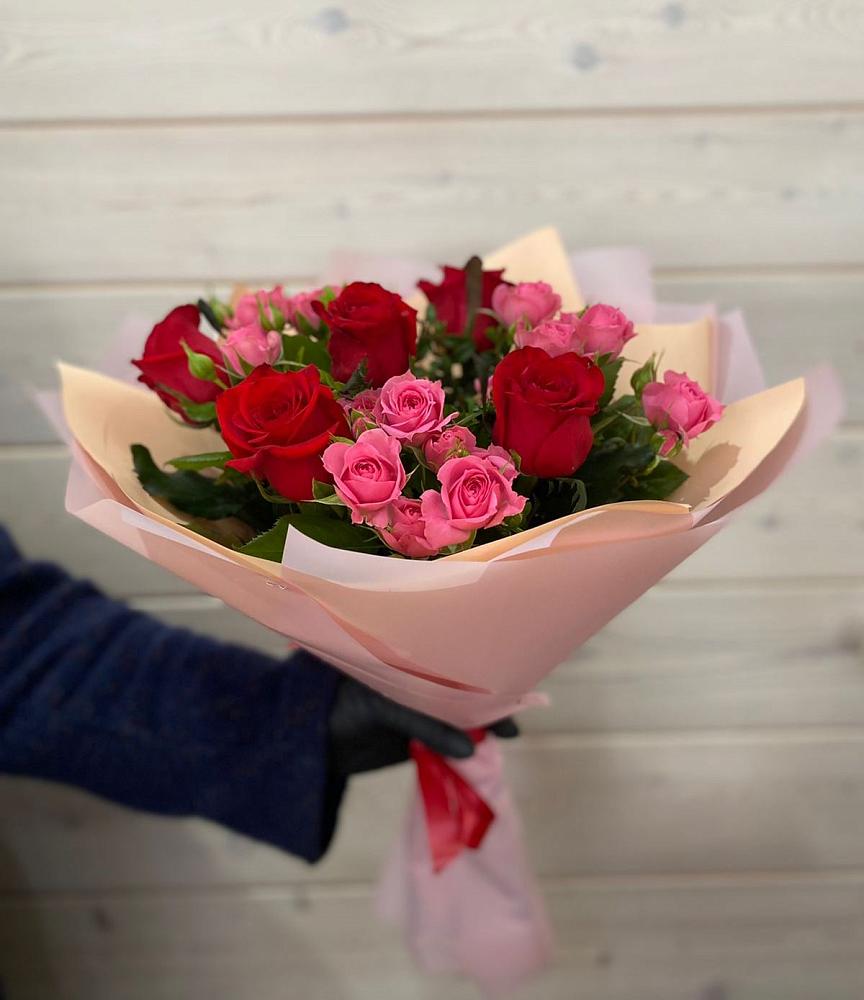 Букет цветов из: Розы в Отрадном Воронежской области