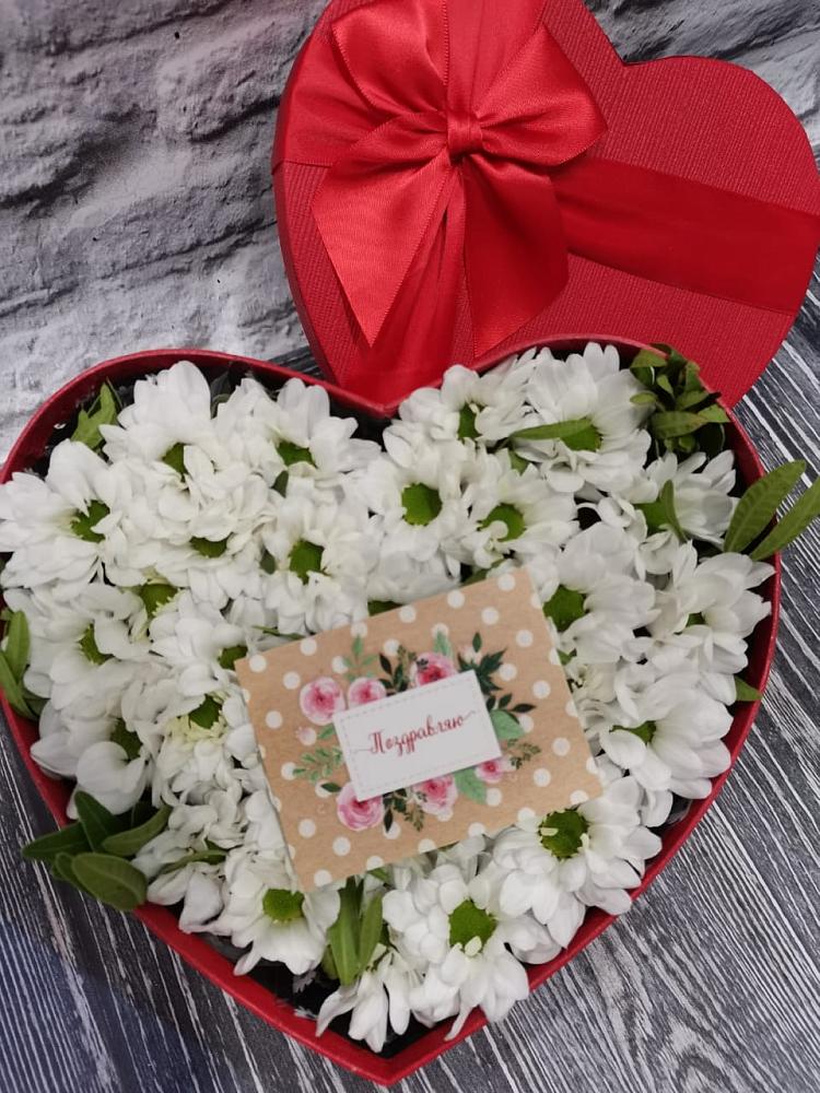 Цветочная композиция из Хризантемы в виде сердца в Отрадном Воронежской области