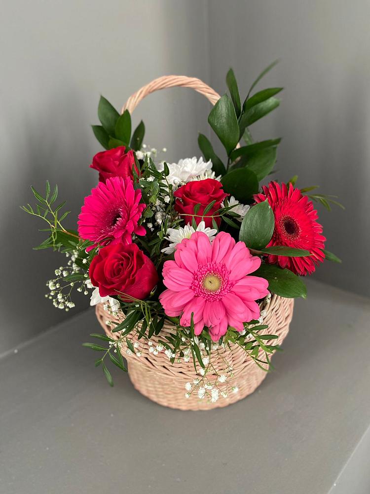 Цветочная композиция из Розы, Хризантемы и Герберы в корзине в Отрадном Воронежской области