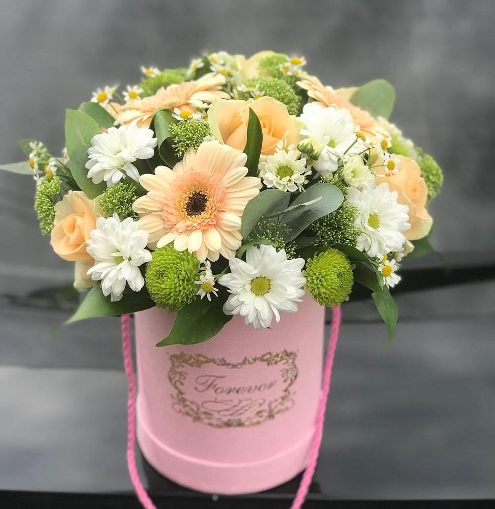 Цветочная композиция из Розы, Герберы и Хризантемы в шляпной коробке в Отрадном Воронежской области