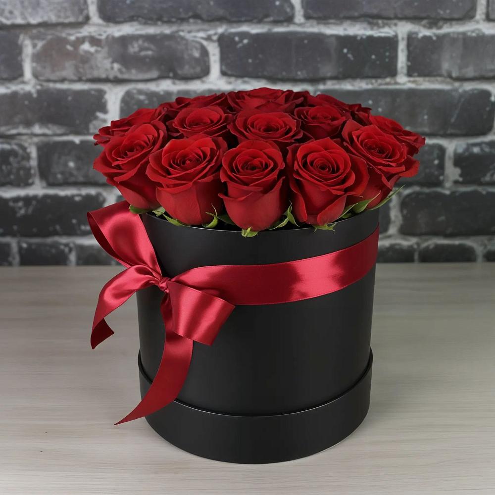 Цветочная композиция из Розы в шляпной коробке в Отрадном Воронежской области