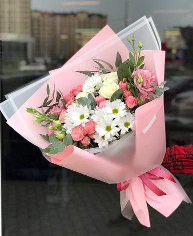 Букет цветов из: Розы, Лизиантусы и Хризантемы в Отрадном Воронежской области