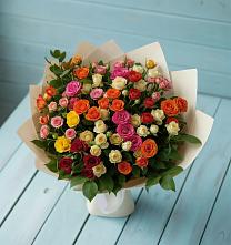 Букет Микс из разноцветных кустовых роз в Отрадном Воронежской области