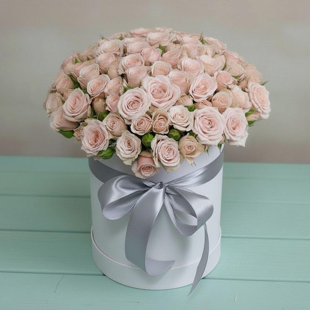 Цветочная композиция из Розы в шляпной коробке в Отрадном Воронежской области